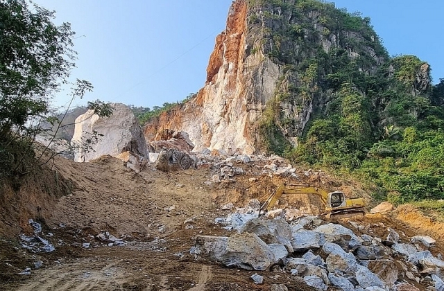 Thái Nguyên: Yêu cầu mỏ đá dừng khai thác để xử lý sạt lở