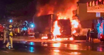 [Video]: Sau tiếng nổ lớn, ôtô tải và xe container bốc cháy dữ dội