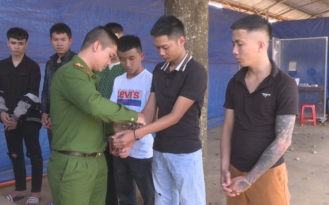 Đắk Lắk: Khởi tố, bắt tạm giam 6 thanh niên dùng hung khí đánh gục nạn nhân vì mâu thuẫn vượt xe