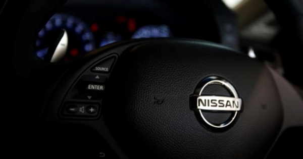 Tập đoàn Nissan thu hồi 460.000 xe do lỗi biểu tượng gắn trên vô lăng
