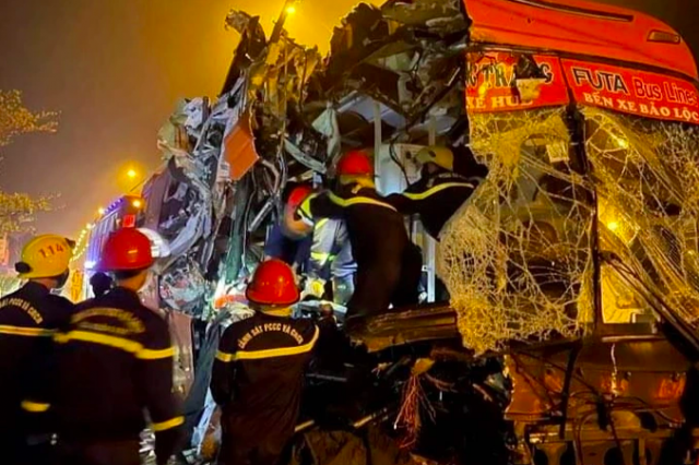 Quảng Nam: Xe khách tông xe chở gạch làm 3 người chết, 16 người nhập viện