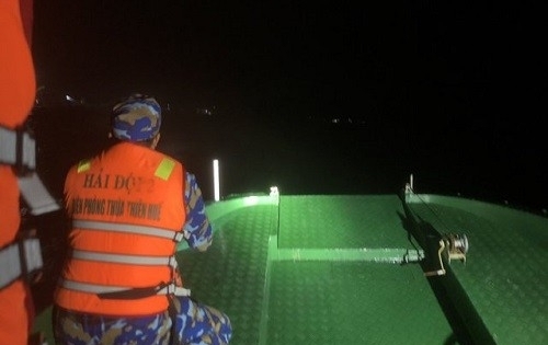 Khẩn trương tìm kiếm nạn nhân vụ tàu cá bị sóng đánh chìm ở Thừa Thiên Huế