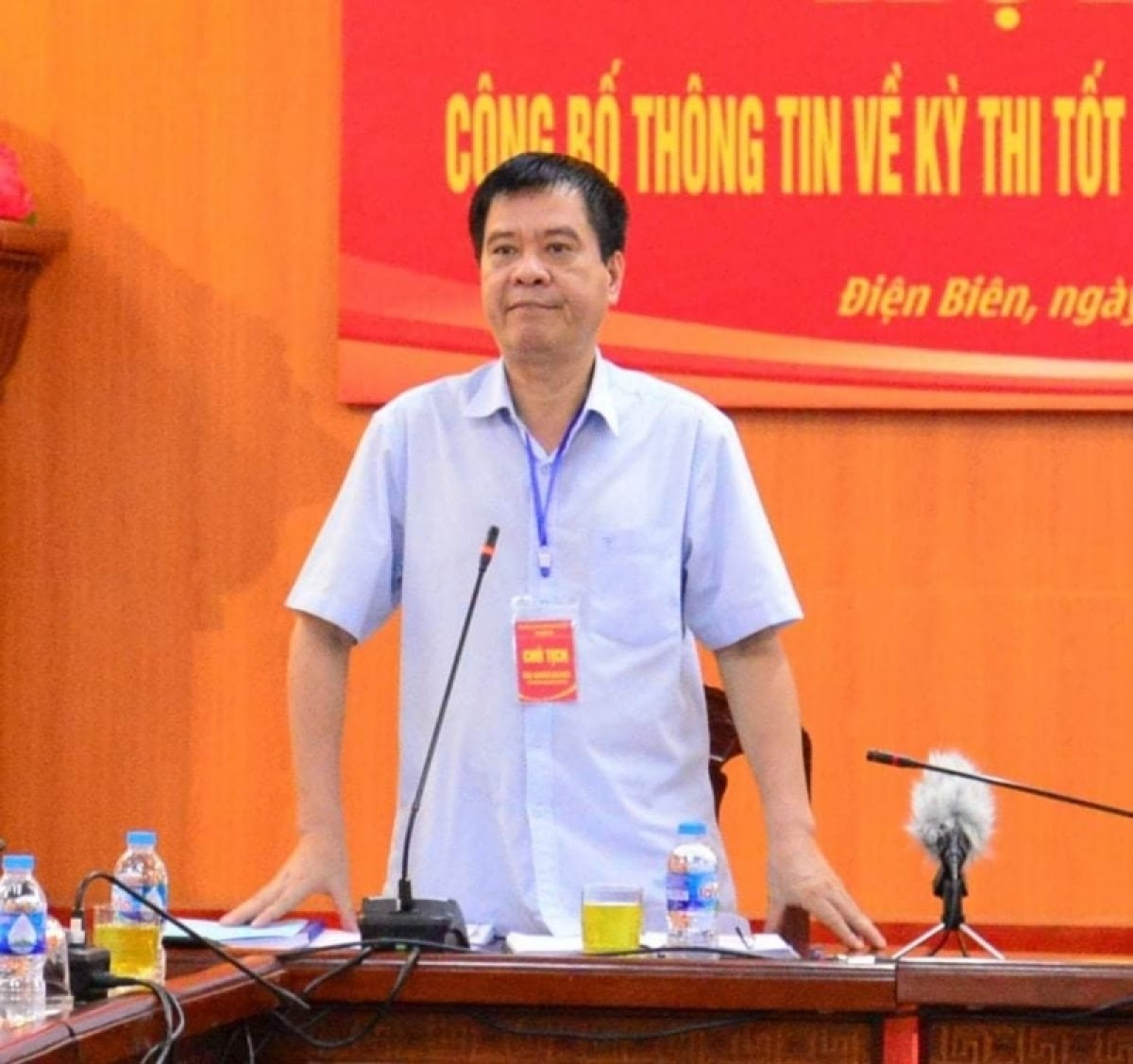 Cựu Giám đốc Sở Giáo dục và Đào tạo Điện Biên Nguyễn Văn Kiên chuẩn bị hầu tòa