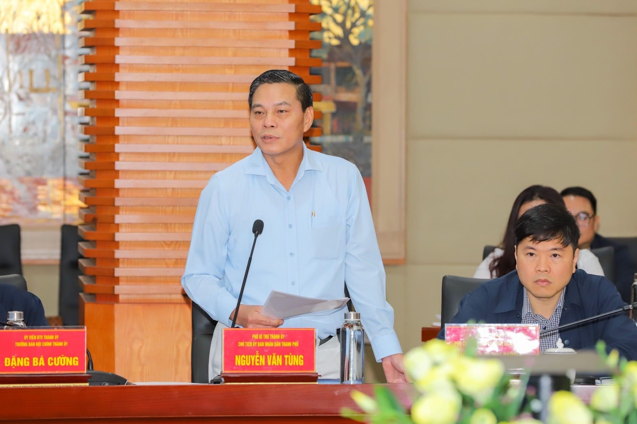 : Chủ tịch UBND TP Nguyễn Văn Tùng phát biểu chỉ đaọ tại buổi làm việc.