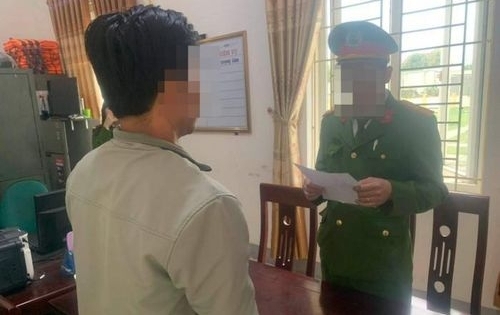 Khởi tố, bắt tạm giam thầy giáo "đụng chạm" nhiều nữ sinh tại Nghệ An