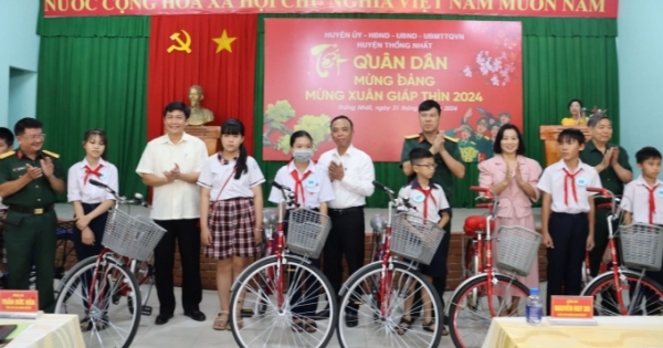 Đồng Nai: Huyện Thống Nhất trao quà và tổ chức Tết quân dân