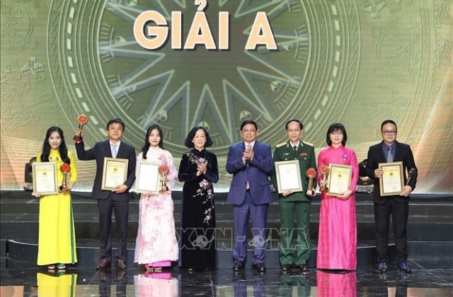 Báo Pháp luật Việt Nam được trao Giải A Búa liềm vàng năm 2023