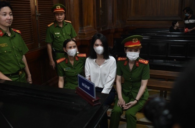 Ngọc Trinh bị tuyên án 1 năm tù treo