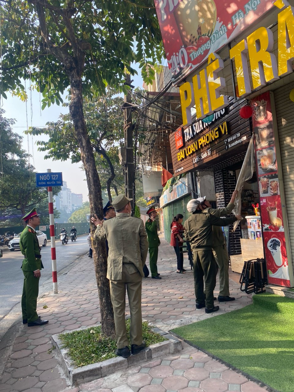Một số hình ảnh ghi nhận ở đợt ra quân của các cơ quan chức năng trên địa bàn phường Thượng Đình.