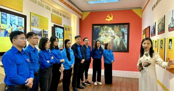Tuổi trẻ Bộ Tư pháp dâng hương nơi thành lập Chi bộ Cộng sản đầu tiên ở Việt Nam