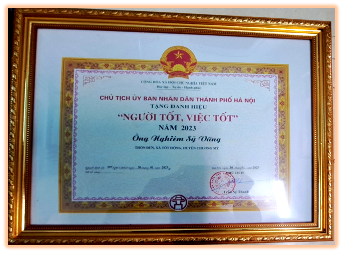 Một số bằng khen của Anh Vững do Ủy ban nhân dân huyện Chương Mỹ và thành phố Hà Nội trao tặng.
