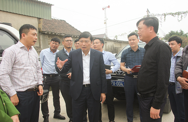 Phó Chủ tịch UBND tỉnh Nghệ An yêu cầu tăng cường xử lý nghiêm các trường hợp làm rơi vãi vật liệu ra đường.