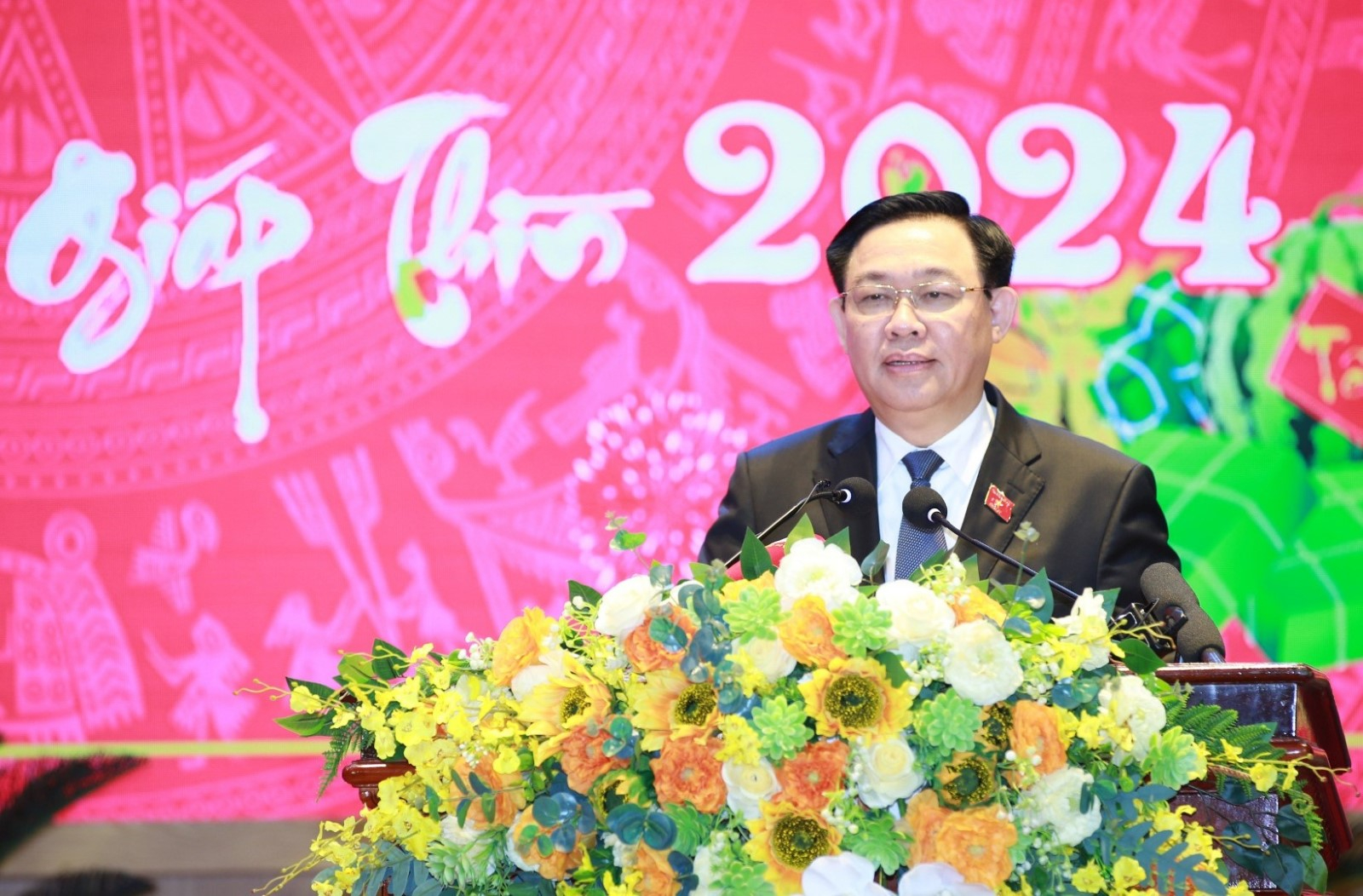 Chủ tịch Quốc hội ghi nhận, đánh giá cao thành tích của Công an tỉnh Nghệ An.