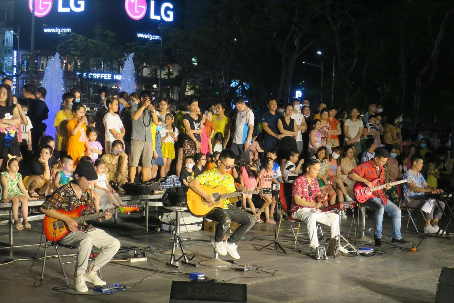 Nhiều hoạt động văn hóa, biểu diễn nghệ thuật tại Nhà Kèn, vườn hoa Nguyễn Du, quảng trường Nhà hát TP.