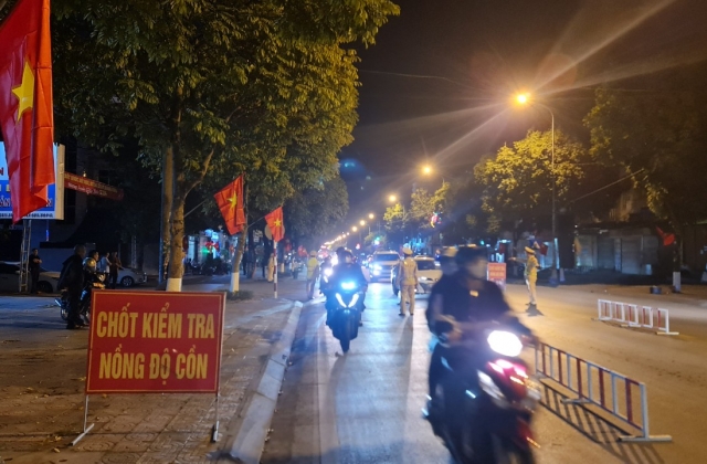 Quảng Ninh: Công an Cẩm Phả trực xuyên Tết ngăn chặn xử lý lái xe vi phạm nồng độ cồn