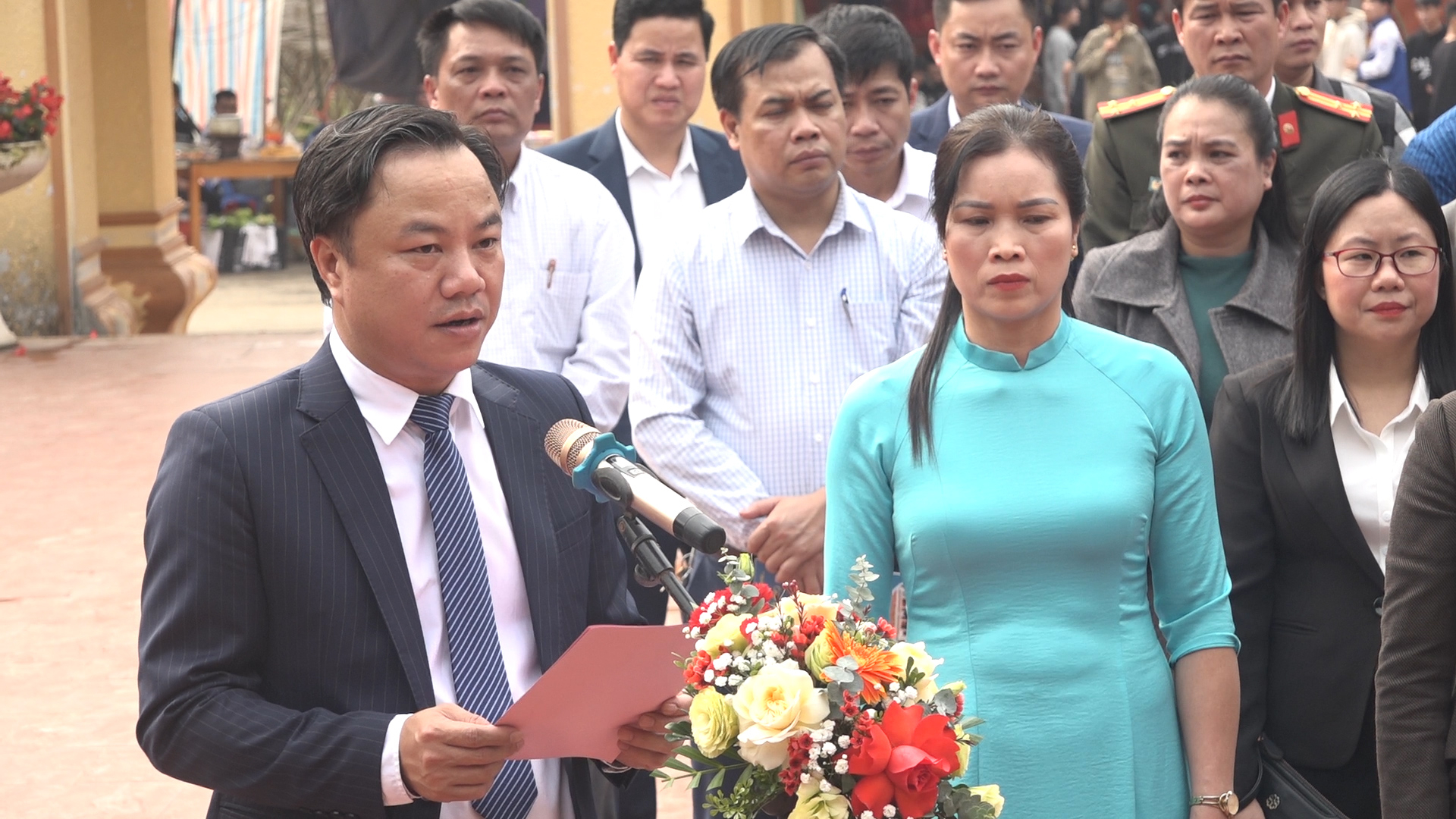 Đồng chí Nguyễn Ngọc Anh - Phó Bí thư Huyện ủy, Chủ tịch UBND huyện phát biểu tri ân tưởng niệm Ngài Côn Nhạc Đại Vương