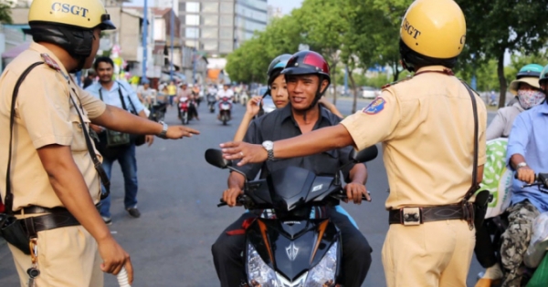 Xử phạt người báo chốt Cảnh sát giao thông đang thực hiện nhiệm vụ?