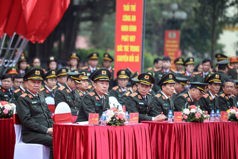 Các đại biểu là lãnh đạo lực lượng Công an nhân dân dự Lễ phát động “Tết trồng cây năm 2024 - Vì một Việt Nam xanh”.