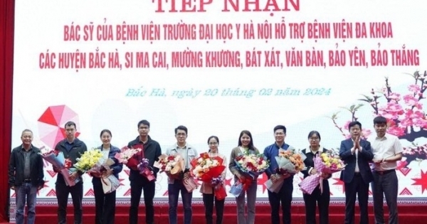 Bệnh viện Đại học Y Hà Nội cử 9 bác sĩ hỗ trợ tỉnh Lào Cai