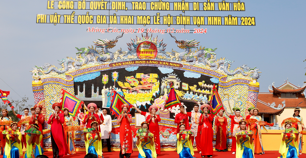 Đón nhận Di sản văn hóa phi vật thể quốc gia và khai mạc Lễ hội đình Vạn Ninh năm 2024