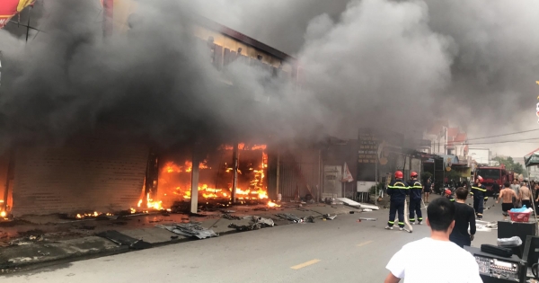 Đang kiểm kê tài sản bị cháy tại siêu thị điện máy tại Hải Phòng