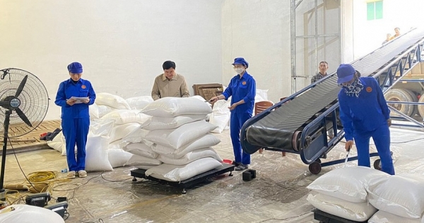 Gần 2,336 tấn gạo hỗ trợ người dân trong thời gian giáp hạt