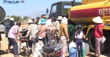Ninh Thuận: Quân khu 5 hỗ trợ nước sạch cho bà con vùng hạn