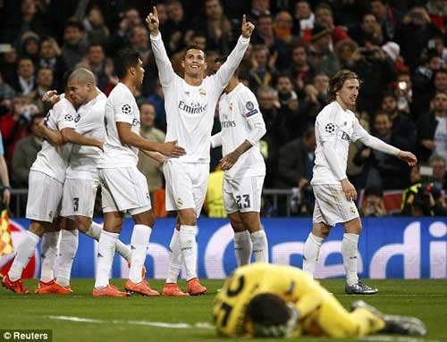 Ronaldo khai th&ocirc;ng thế bế tắc cho Real