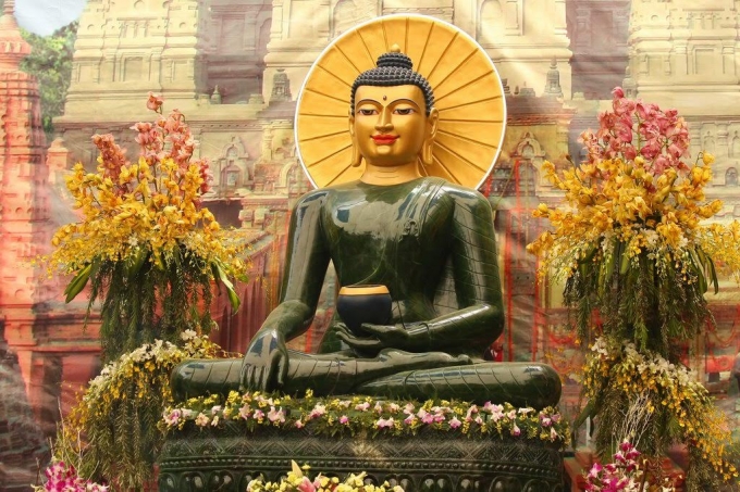 Tượng Phật ngọc cho h&ograve;a b&igrave;nh thế giới được cung thỉnh về Ch&ugrave;a Hồng Ph&uacute;c từ ng&agrave;y 08/4 đến 20/4/2016.