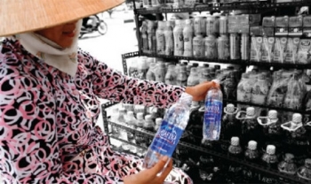 Bảo vệ người tiêu dùng: Đừng tưởng đóng chai là nước an toàn