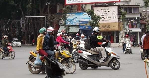 Hà Nội: Đường Đê La Thành bỗng dưng bị chia cắt, giao thông hỗn loạn