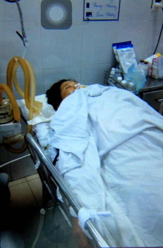 Nạn nh&acirc;n đang được cấp cứu tại&nbsp;Bệnh viện tỉnh B&igrave;nh Thuận.