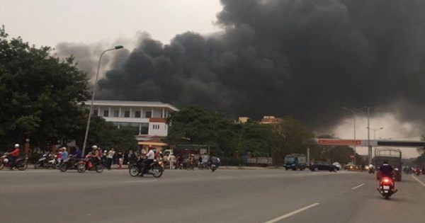 Vĩnh Phúc: Đang cháy lớn tại Công ty Cổ phần Viglacera Thăng Long