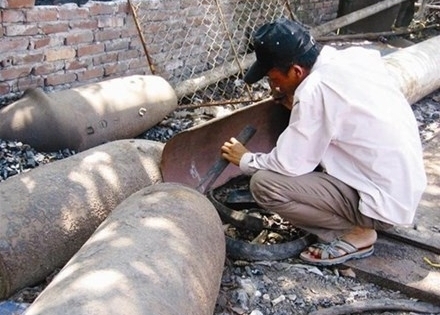 Ngôi làng kiếm sống bằng nghề nấu bom