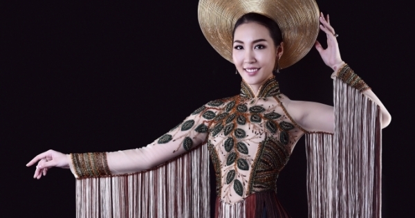 Á hậu Thùy Trang duyên dáng làm mẫu ảnh cho những thiết kế thời trang của sinh viên