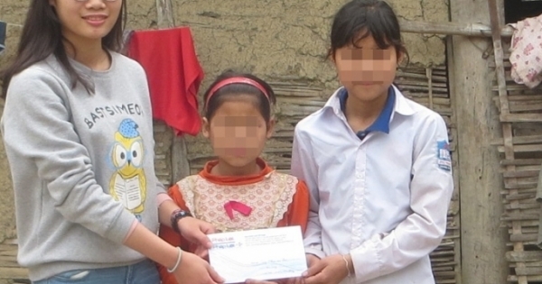 Quỹ Nhịp cầu Plus mang yêu thương đến với 2 chị em bị nhiễm HIV ở Phù Nham
