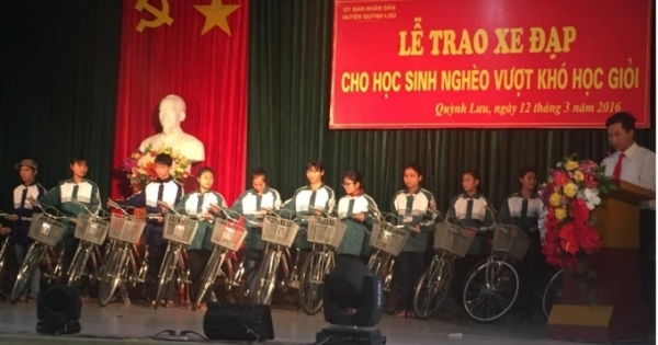 Ngân hàng OCB trao xe đạp tiếp sức đến trường tại Nghệ An