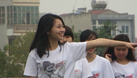 Hàng trăm bạn trẻ hào hứng đến ghi hình MV "Đường đến ngày vinh quang" vinh danh nhạc sĩ Trần Lập