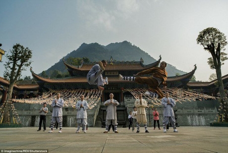 Cảnh luyện võ gian truân trong chùa Thiếu Lâm ở Trung Quốc