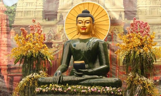 Phật Ngọc được chế t&aacute;c từ khối đ&aacute; ngọc thạch 18 tấn.