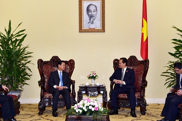 Thủ tướng Nguyễn Tấn Dũng v&agrave; Ph&oacute; Thủ tướng L&agrave;o Somsavat Lengsavad. Ảnh VGP/Nhật Bắc
