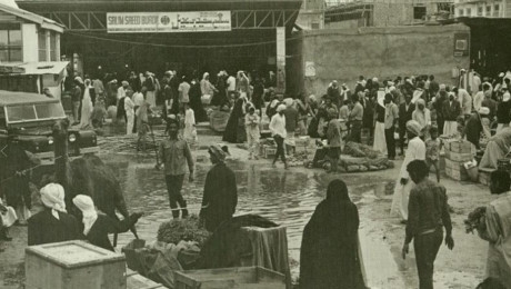 Trung t&acirc;m th&agrave;nh phố Dubai những năm 1950-1960. Kể từ khi th&agrave;nh lập năm 1833, th&agrave;nh phố Dubai chỉ c&oacute; vỏn vẹn 800 người, chủ yếu l&agrave; ngư d&acirc;n.
