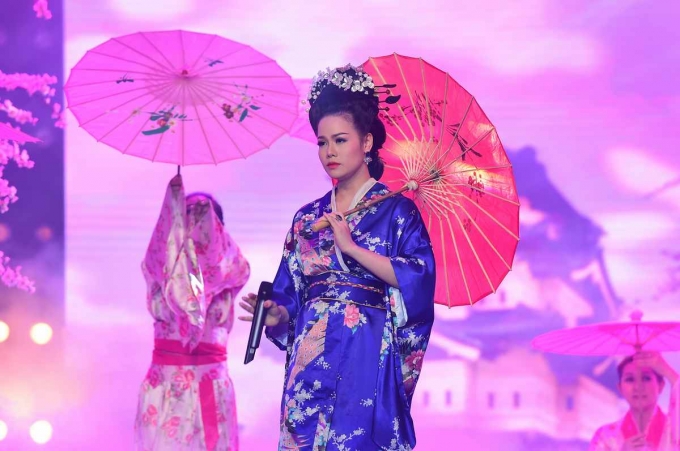 Geisha Nhật Kim Anh vươn l&ecirc;n dẫn đầu đ&ecirc;m thi Phương Dung