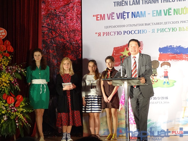 5 em nhỏ trong tổng số 9 em đạt giải được đi thăm Việt Nam từ ng&agrave;y 24/3 - 2/4.&nbsp;