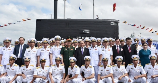 Thủ tướng Nguyễn Xuân Phúc dự lễ thượng cờ tàu ngầm Kilo