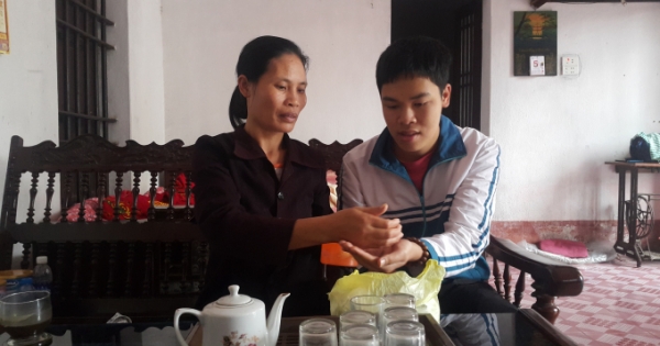 Ninh Bình: Người vợ gồng mình nuôi cả gia đình bệnh tật