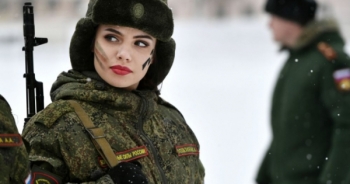 Chiêm ngưỡng vẻ đẹp ‘hút hồn’ của nữ binh sĩ Nga