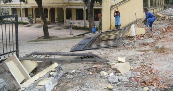 Hải Phòng: Cổng UBND xã đổ đè chết một học sinh