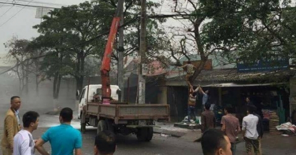 Hà Nam: Bị điện cao thế phóng vào, một thợ sửa điện bốc cháy
