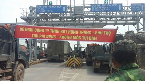 Phú Thọ: Người dân chặn xe phản đối trạm thu phí BOT “móc túi dân vô lý”